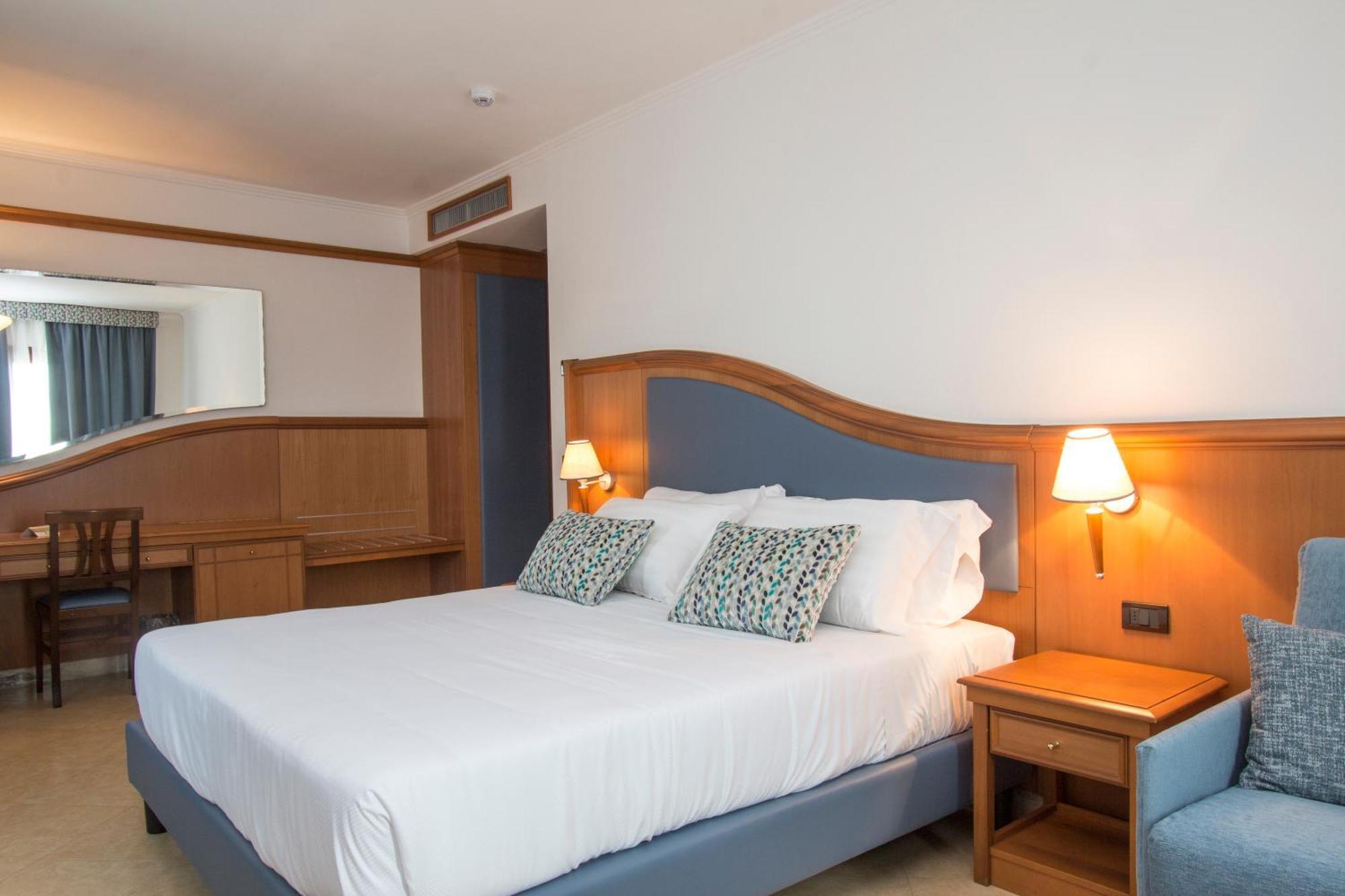 Hotel Centrale Sabaudia Eksteriør bilde